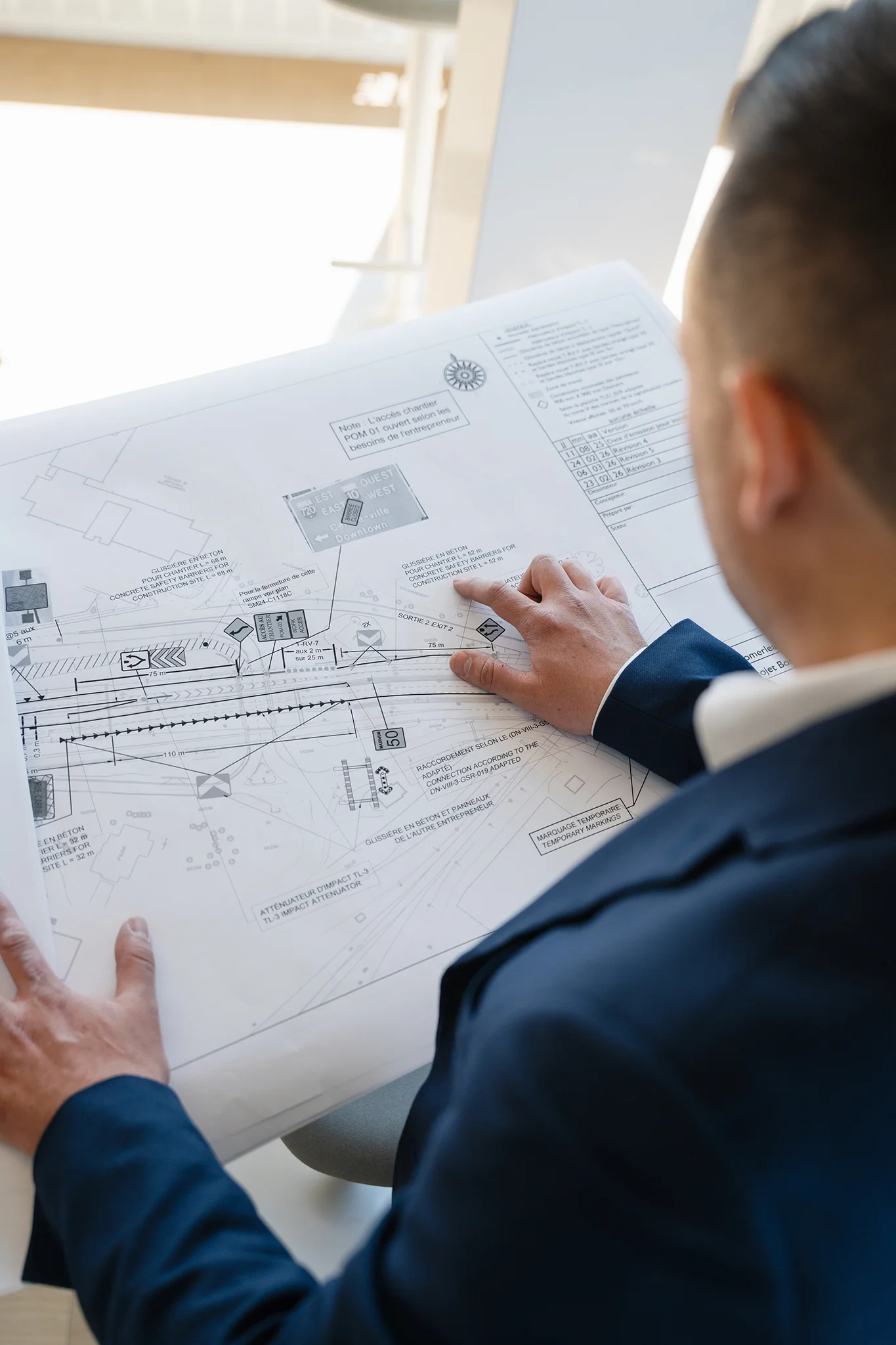 Lecture de plans de signalisation et phasage, coordination de conception en bureau de projet.